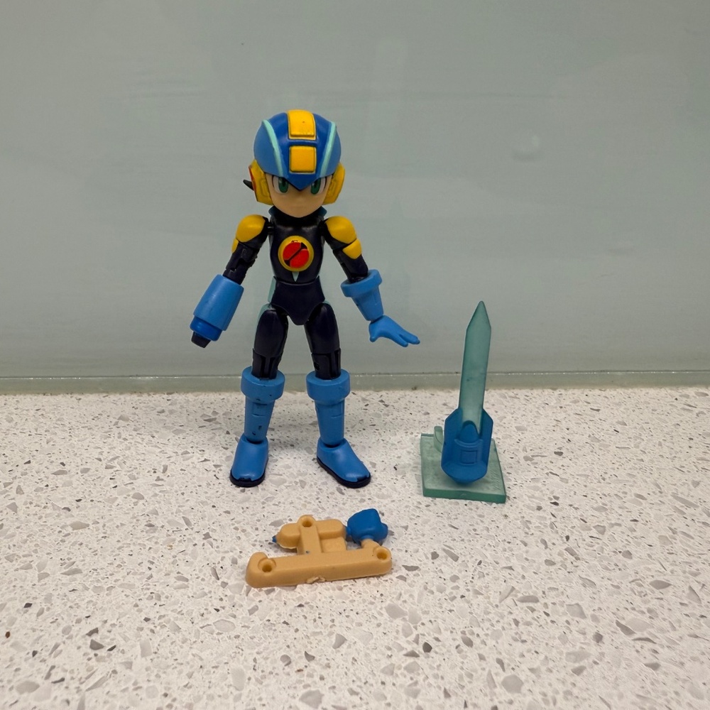 Megaman Exe 66mm Action Dash Candy Toy Mini Figure